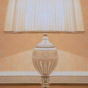 Настольная лампа с хрустальной «вазой»