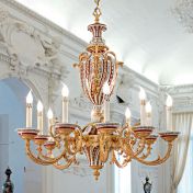 Классическая люстра с позолоченной отделкой и фарфоровыми вставками