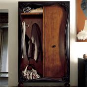 Классическая прихожая с дверкой купе BOTERO