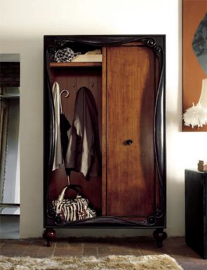 Классическая прихожая с дверкой купе BOTERO