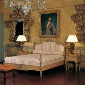 Классическая спальня из натурального дерева