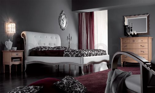 Классическая спальня с двуспальной кроватью