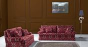 Классический диван в красной обивке