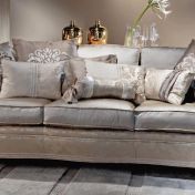 Классический диван от Medea.