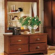 Классический комод из натурального дерева