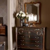 Классический комод и изящное зеркало от Medea.