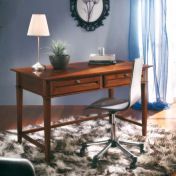 Классический письменный от популярного производителя