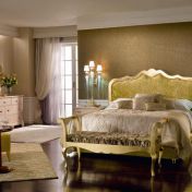 Классический спальный гарнитур.