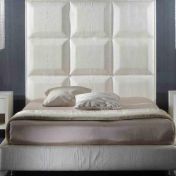 Классический спальный гарнитур.