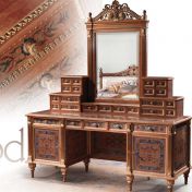Классический туалетный столик для спальной комнаты.
