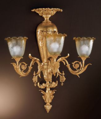 Классическое бра с тремя лампами