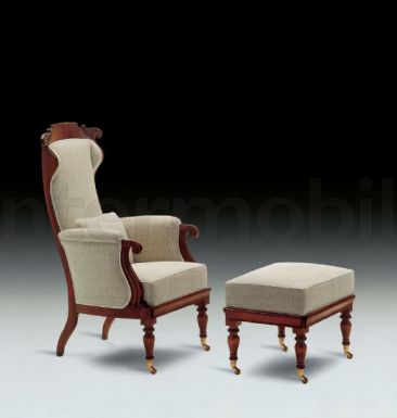 Классическое кресло и мягкий пуф для гостиной.