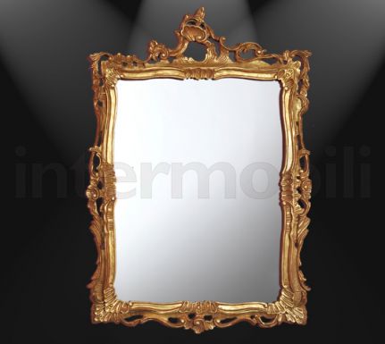 Классическое зеркало в позолоченной раме