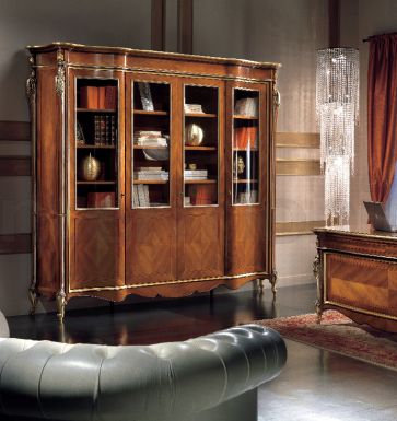 Книжный шкаф с четырьмя створками