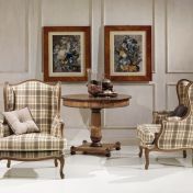 Кофейный столик и кресла с подлокотниками