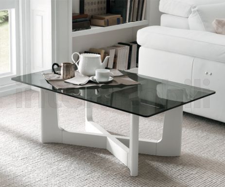 Кофейный столик со стеклянной столешницей