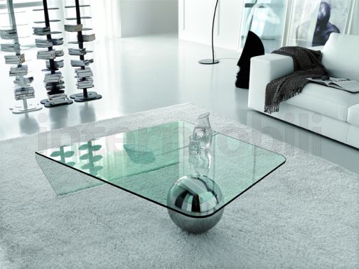 Кофейный столик из стекла.