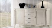 Комод белоснежного цвета.