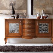 Комод для гостиной из темного дерева.