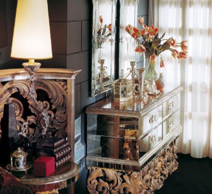 Комод для классической спальни.