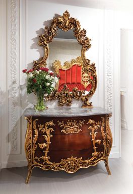 Комод и зеркало с резными позолоченными элементами