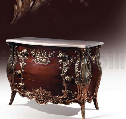 Комод с отделкой в стиле "натуральное дерево".