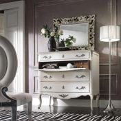 Комод в светлых тонах