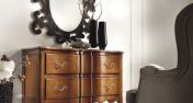 Комод в комплекте с роскошным зеркалом