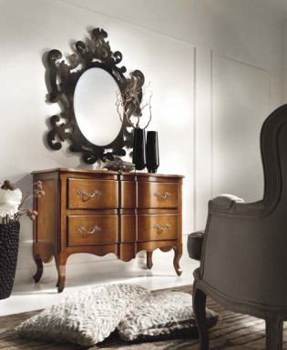 Комод в комплекте с роскошным зеркалом