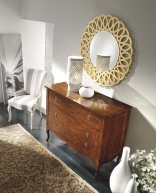 Комод, зеркало и стул в комплекте