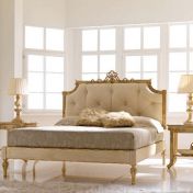 Комплект для спальни в светлых тонах с позолотой