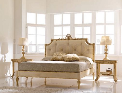 Комплект для спальни в светлых тонах с позолотой