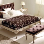 Комплект для спальни в лакированной отделке с позолотой