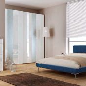 Комплект для спальни PLAN с яркой кроватью