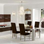 Комплект мебели для столовой комнаты.