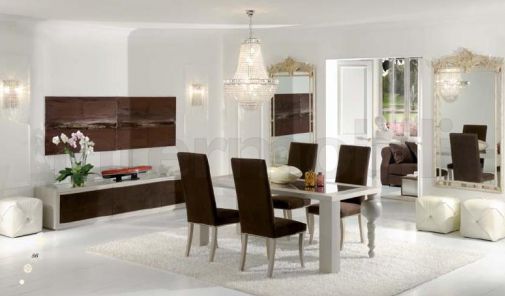 Комплект мебели для столовой комнаты.