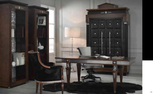 Комплект мебели для домашнего кабинета.