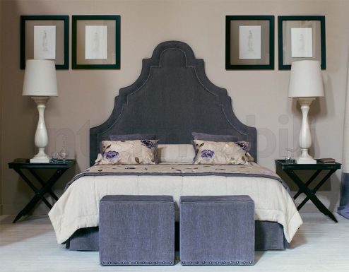 Композиция для спальни с высоким текстильным изголовьем