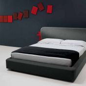 Композиция для спальни ARCO с кроватью AVIO и оригинальными этажерками