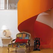 Композиция для гостиной с мягким креслом в яркой обивке