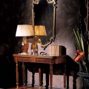 Консоль и зеркало в позолоченной раме