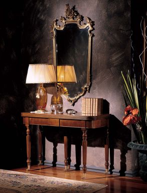 Консоль и зеркало в позолоченной раме
