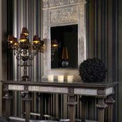 Консоль и зеркало в массивной раме для гостиной.