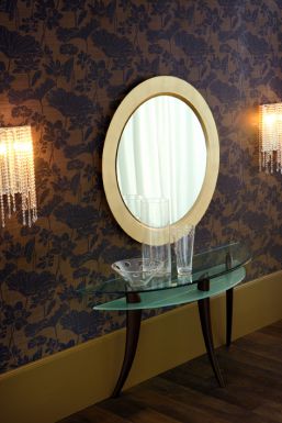 Консоль с миниатюрным дизайном.