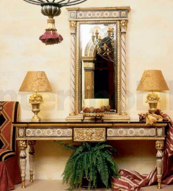 Консоль с выдвижным шкафом и зеркалом.