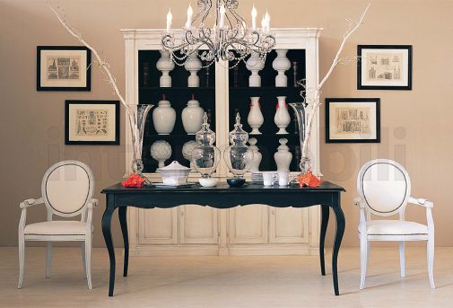 Контрастный мебельный гарнитур для столовой
