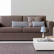 Коричневый двухместный диван