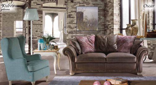 Коричневый кожаный диван