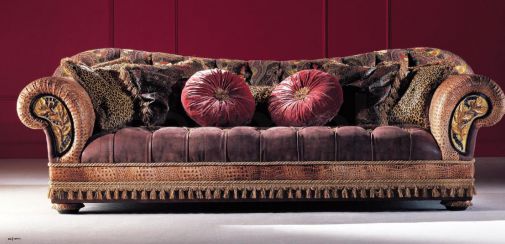 Кожаный диван итальянской коллекции.