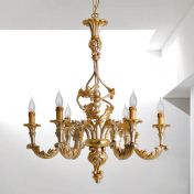 Красивая люстра с шестью светильниками